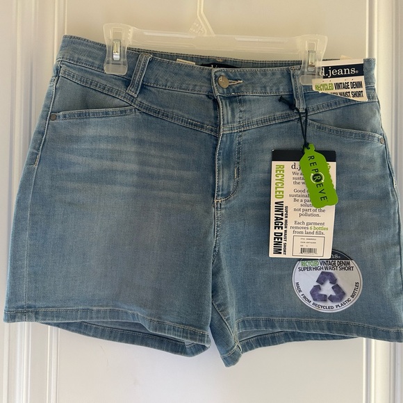 D. Jeans Light Blue Denim short in Size 12 - Picture 1 of 2